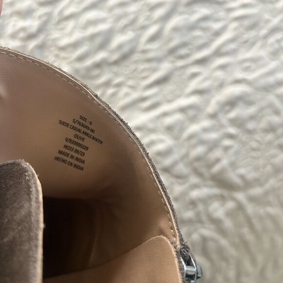 Banana Republic Dark Green Suede Ankle Boots With Side Zipper & Block Heel - Picture 11 of 11